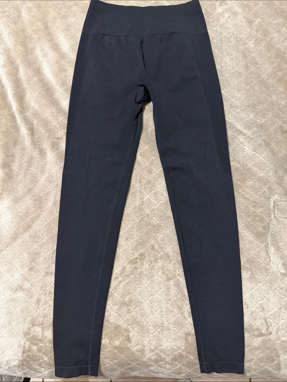 Sleek Black High-Waist Leggings w/ Glute-Enhancing Design